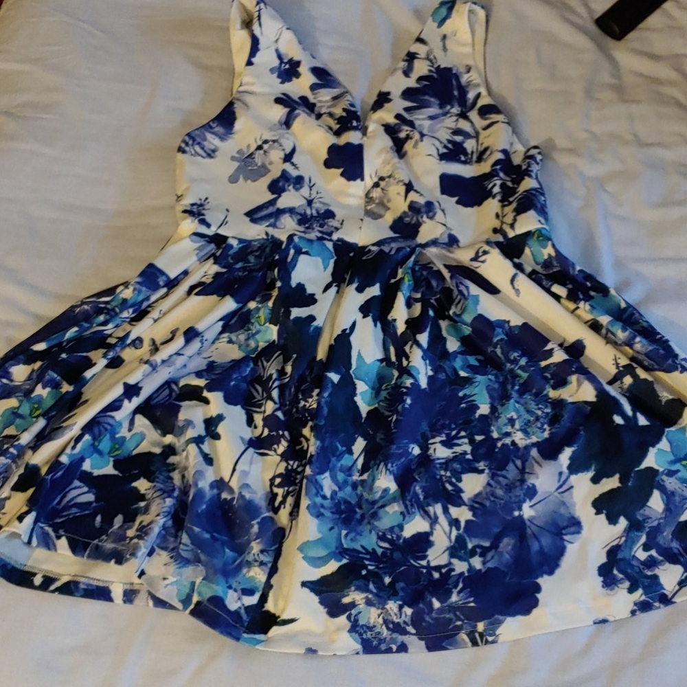 Dress - Picture 3 of 3